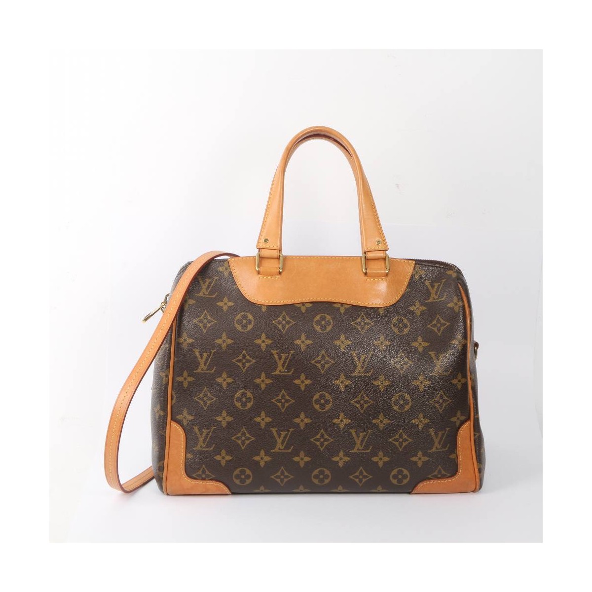 Mujer compra bolsa Louis Vuitton en 500 pesos y la vende en 50 mil