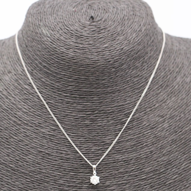 Collier solitaire TASAKI platine et...