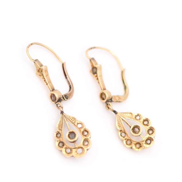 Boucles d'oreilles en or avec saphirs...