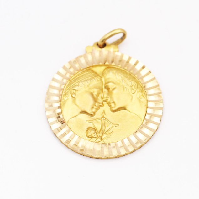 Médaille d'or d'occasion en amour