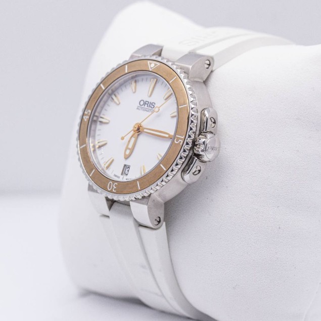 Reloj ORIS AQUIS DATE Caucho blanco....