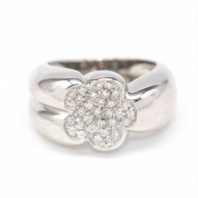 Bague FLORALE en or et diamants....