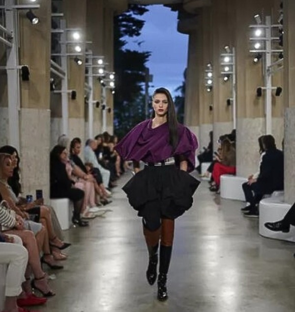 Découvrez les nouveautés et les différents styles de sacs du défilé Louis Vuitton de la collection Croisière 2025.